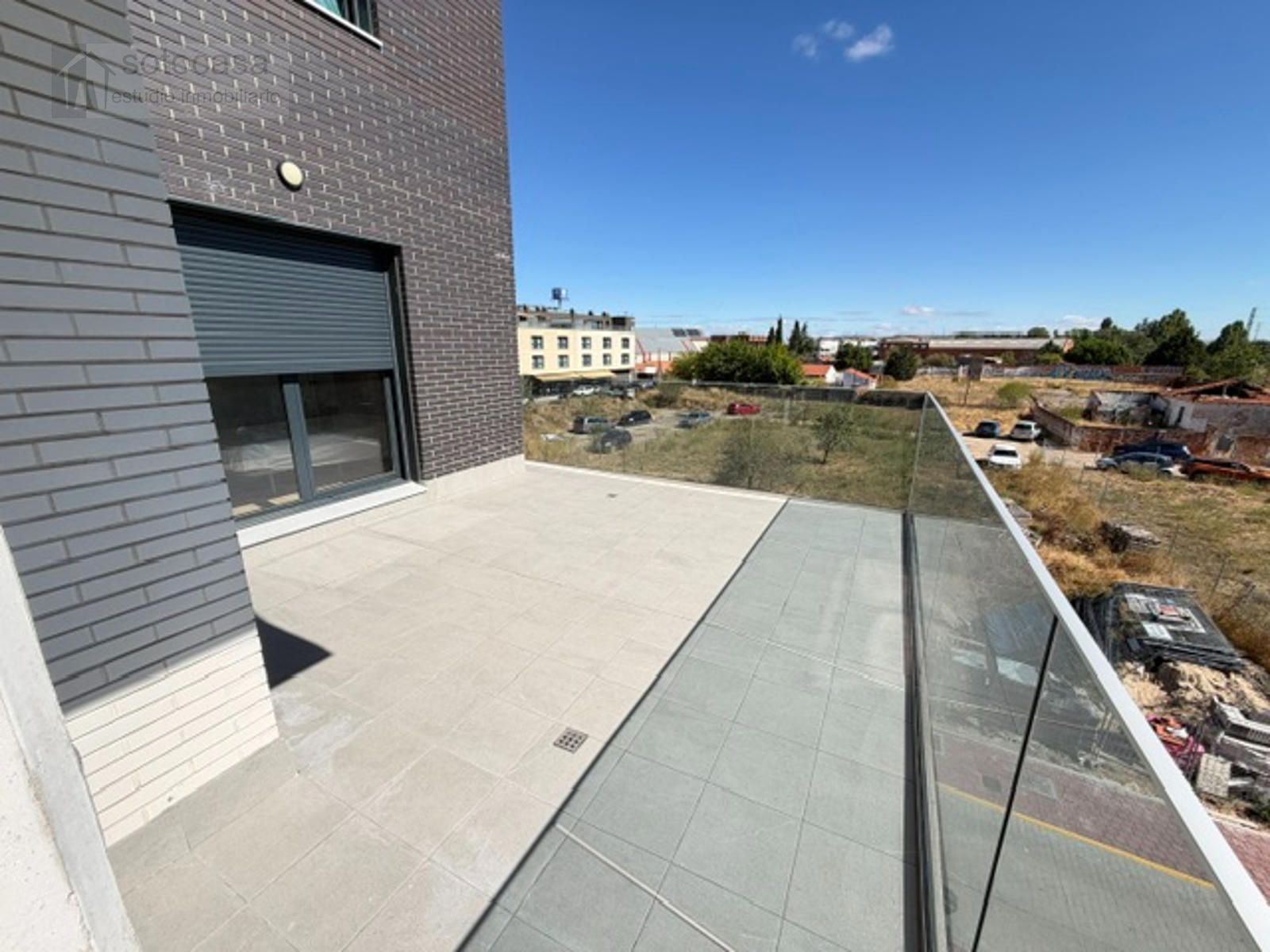 OBRA NUEVA. CASI A ESTRENAR. 2 DORM. Y 2 BAÑOS. GARAJE. PISCINA. TRASTERO. TERRAZA.