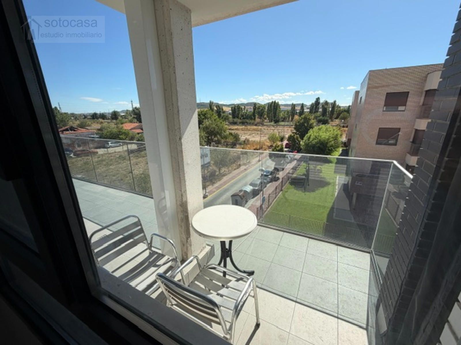 OBRA NUEVA. CASI A ESTRENAR. 2 DORM. Y 2 BAÑOS. GARAJE. PISCINA. TRASTERO. TERRAZA.