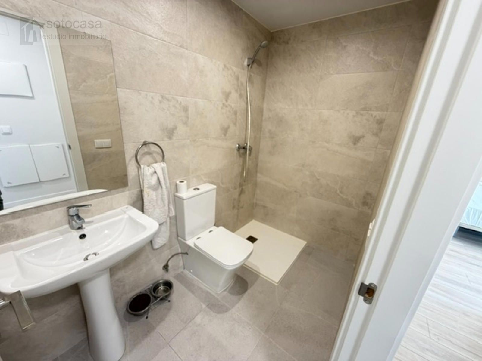 OBRA NUEVA. CASI A ESTRENAR. 2 DORM. Y 2 BAÑOS. GARAJE. PISCINA. TRASTERO. TERRAZA.