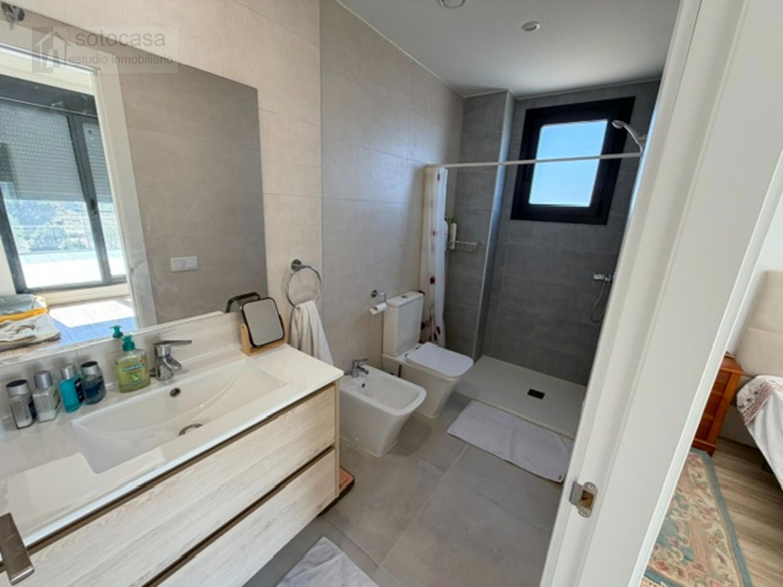 OBRA NUEVA. CASI A ESTRENAR. 2 DORM. Y 2 BAÑOS. GARAJE. PISCINA. TRASTERO. TERRAZA.