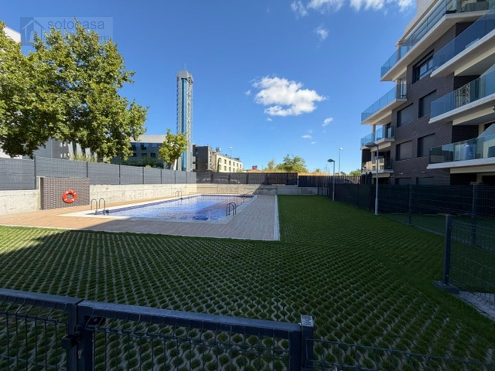OBRA NUEVA. CASI A ESTRENAR. 2 DORM. Y 2 BAÑOS. GARAJE. PISCINA. TRASTERO. TERRAZA.