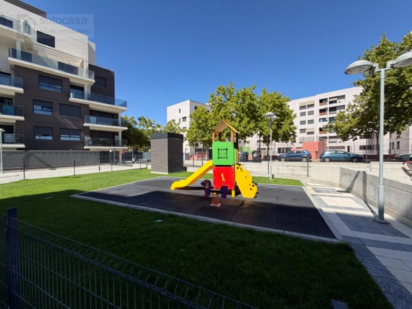 OBRA NUEVA. CASI A ESTRENAR. 2 DORM. Y 2 BAÑOS. GARAJE. PISCINA. TRASTERO. TERRAZA.