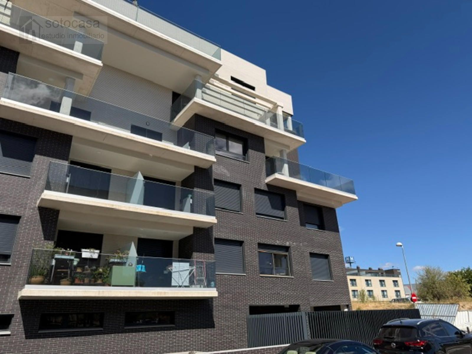 OBRA NUEVA. CASI A ESTRENAR. 2 DORM. Y 2 BAÑOS. GARAJE. PISCINA. TRASTERO. TERRAZA.