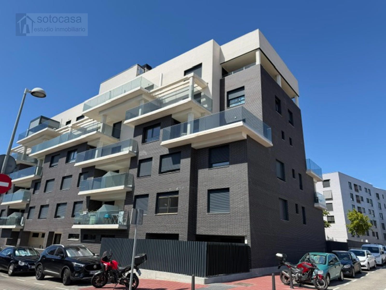 OBRA NUEVA. CASI A ESTRENAR. 2 DORM. Y 2 BAÑOS. GARAJE. PISCINA. TRASTERO. TERRAZA.