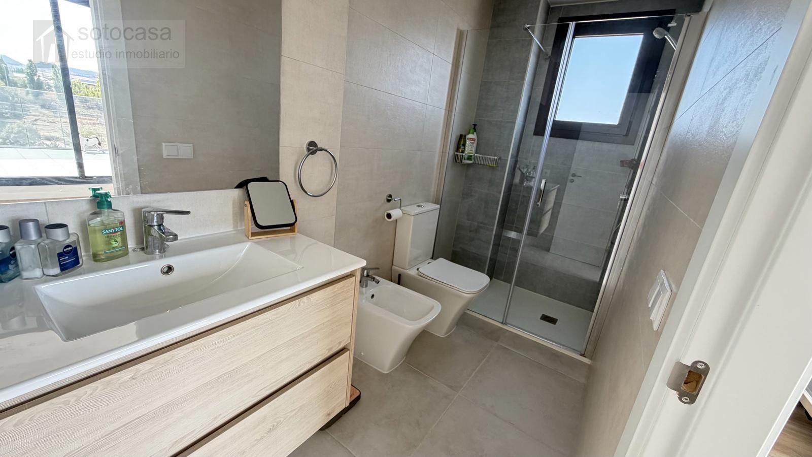 OBRA NUEVA. CASI A ESTRENAR. 2 DORM. Y 2 BAÑOS. GARAJE. PISCINA. TRASTERO. TERRAZA. - Foto 35