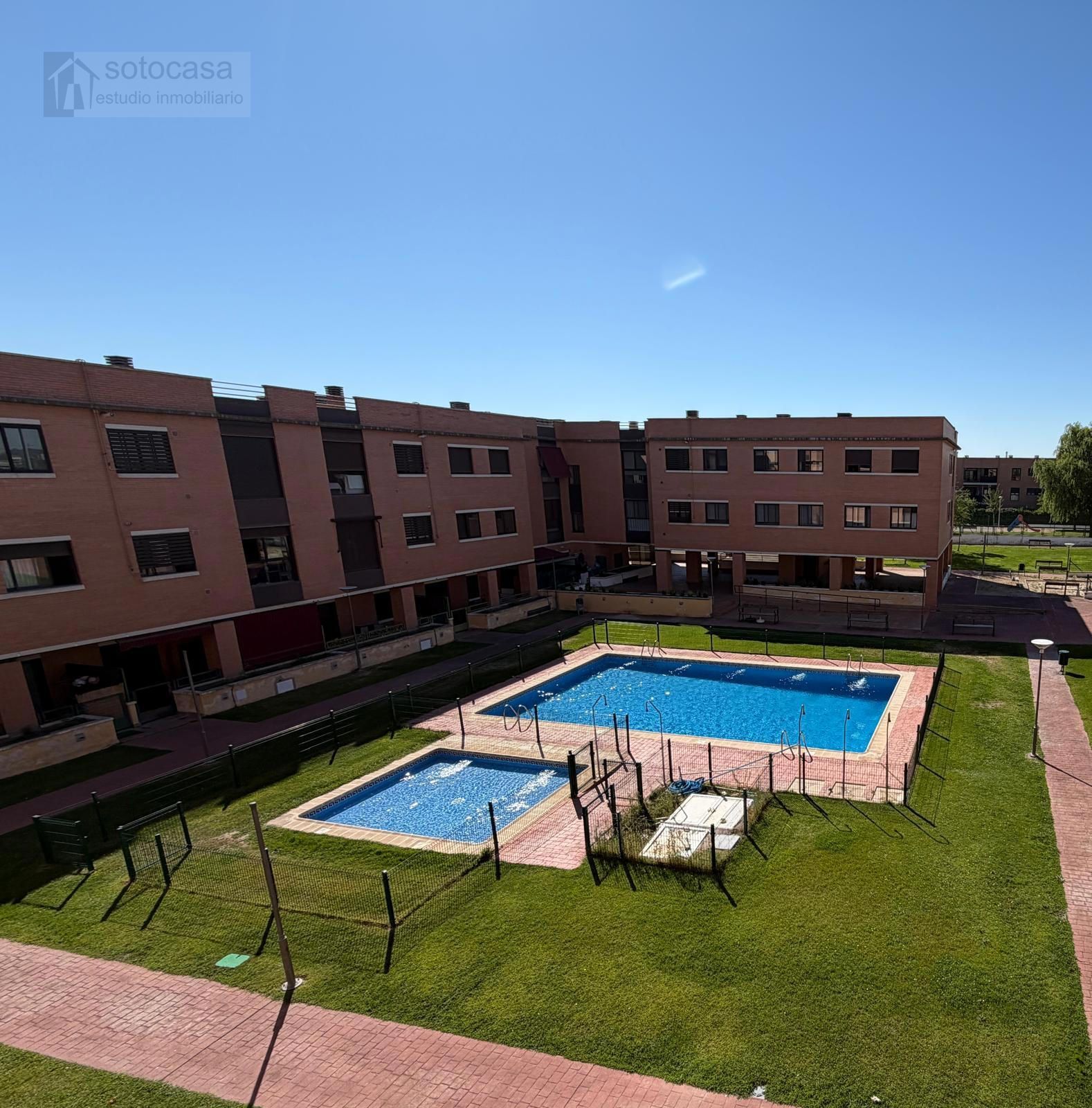 PRECIOSA VIVIENDA CON PISCINA - Foto 24