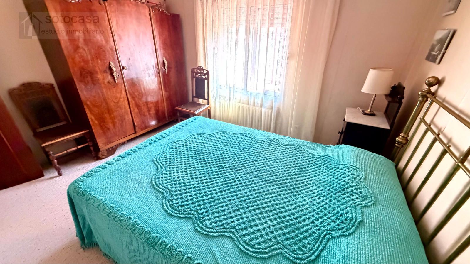 Casa de pueblo con patio de 100 metros !! 4 dormitorios. Para actualizar. - Foto 7