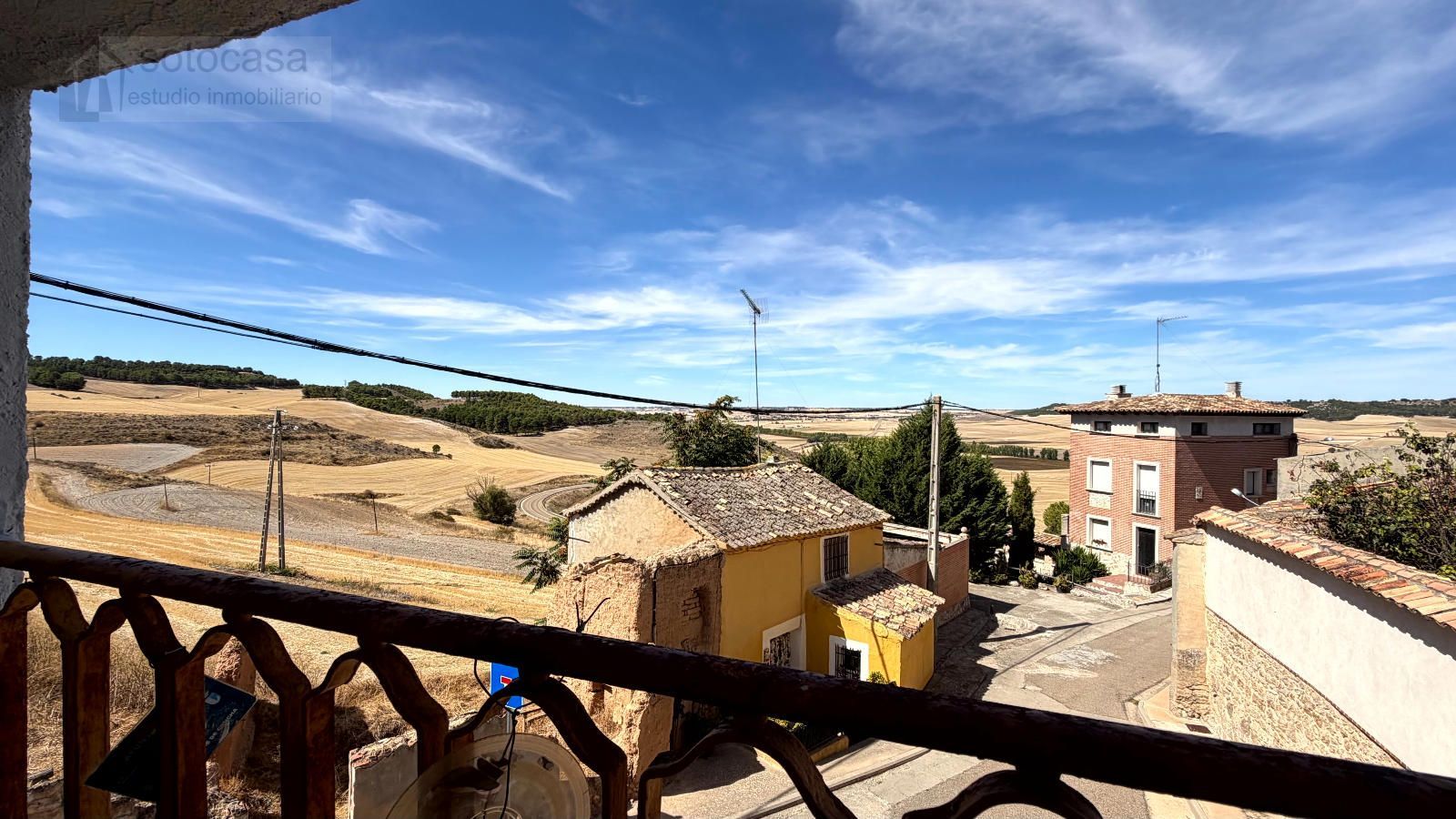 Casa de pueblo con patio de 100 metros !! 4 dormitorios. Para actualizar. - Foto 10
