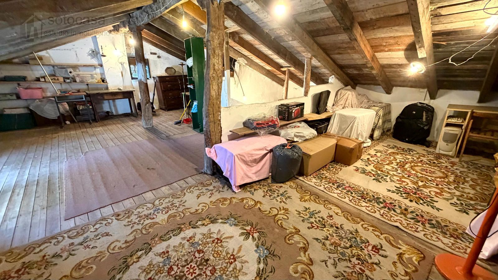 Casa de pueblo con patio de 100 metros !! 4 dormitorios. Para actualizar. - Foto 15