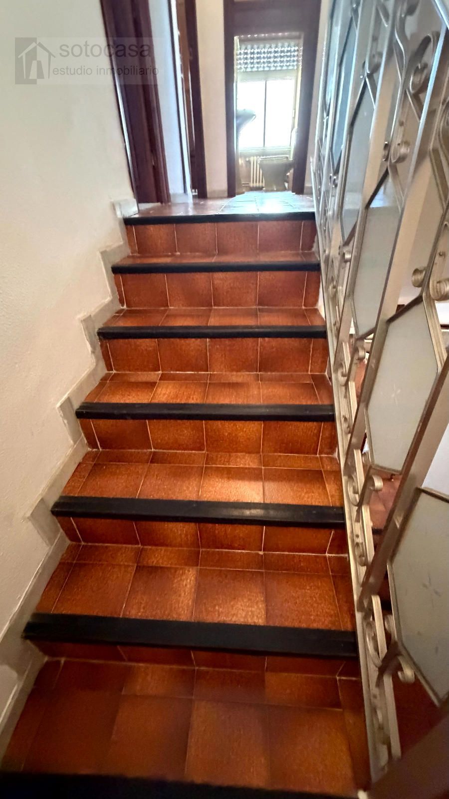 Casa de pueblo con patio de 100 metros !! 4 dormitorios. Para actualizar. - Foto 18
