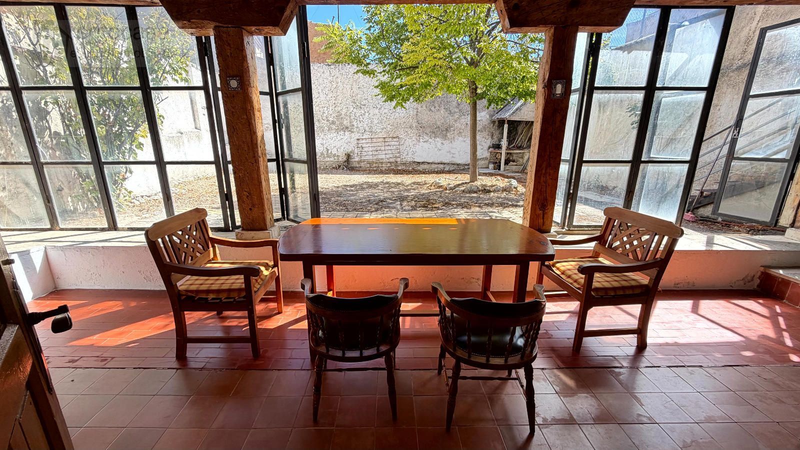 Casa de pueblo con patio de 100 metros !! 4 dormitorios. Para actualizar. - Foto 19