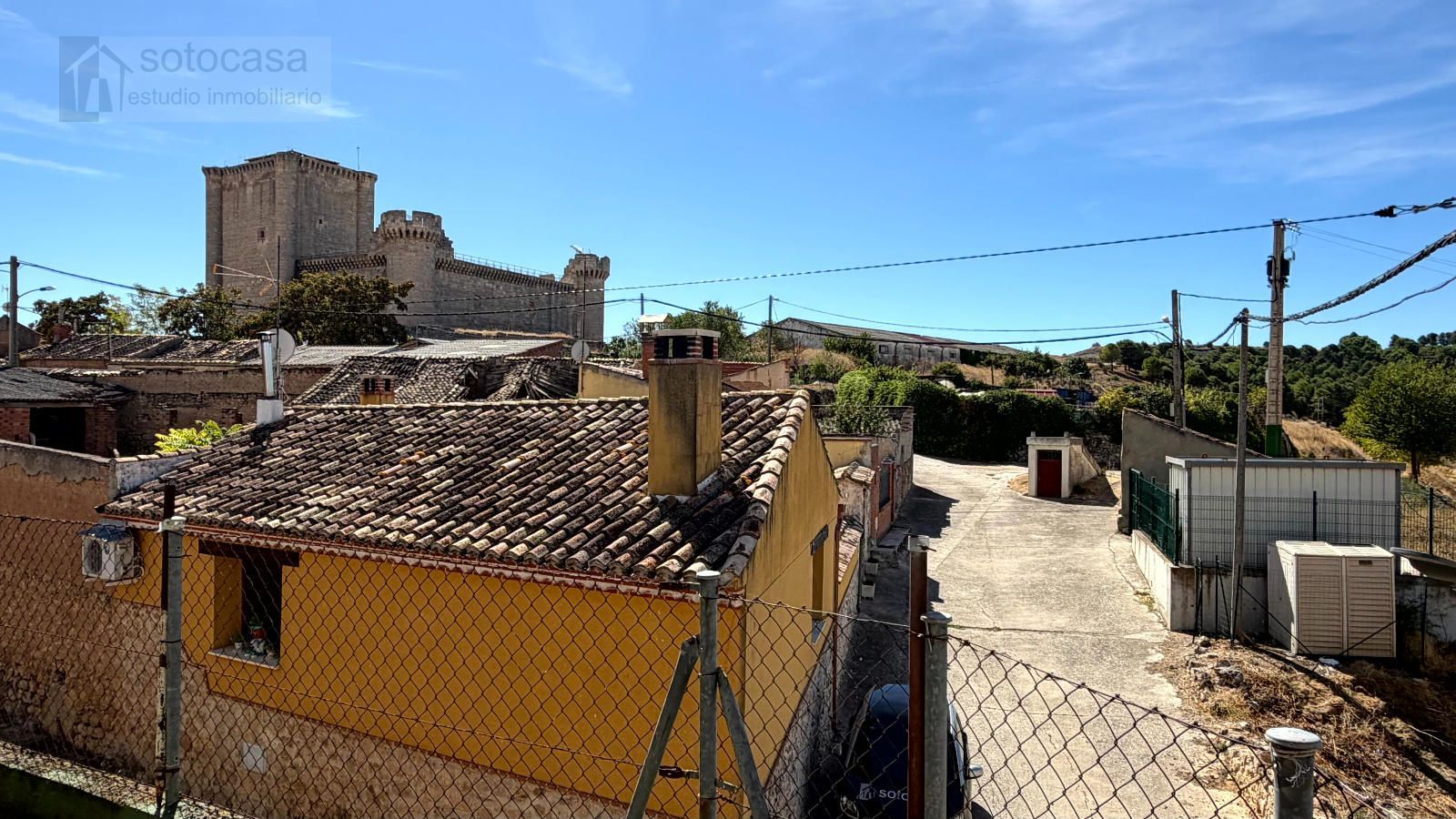 Casa de pueblo con patio de 100 metros !! 4 dormitorios. Para actualizar. - Foto 21