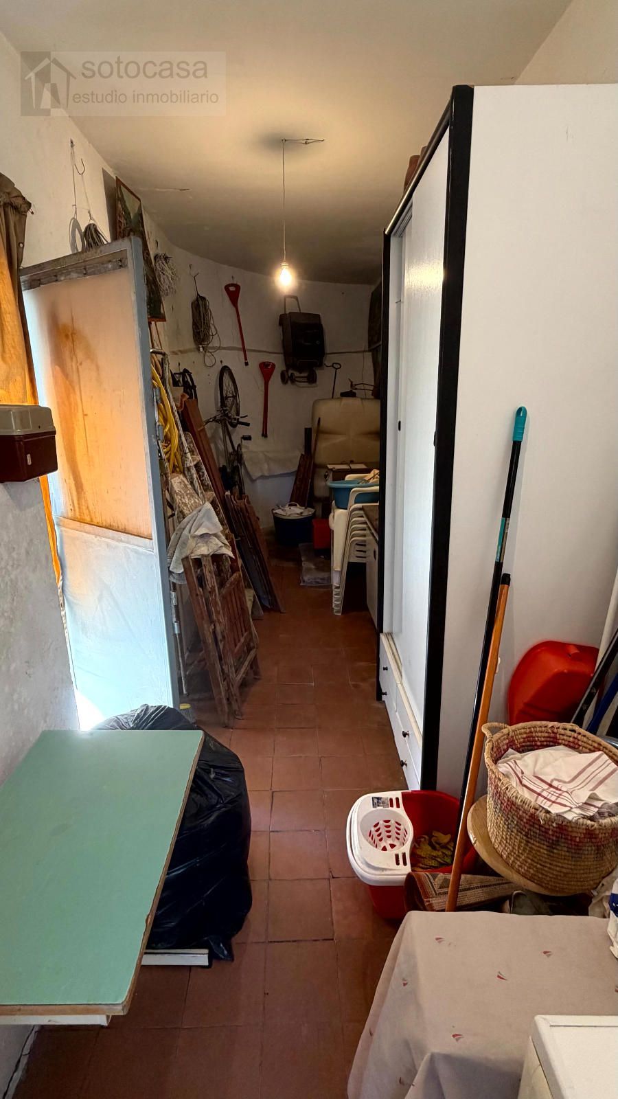Casa de pueblo con patio de 100 metros !! 4 dormitorios. Para actualizar. - Foto 27