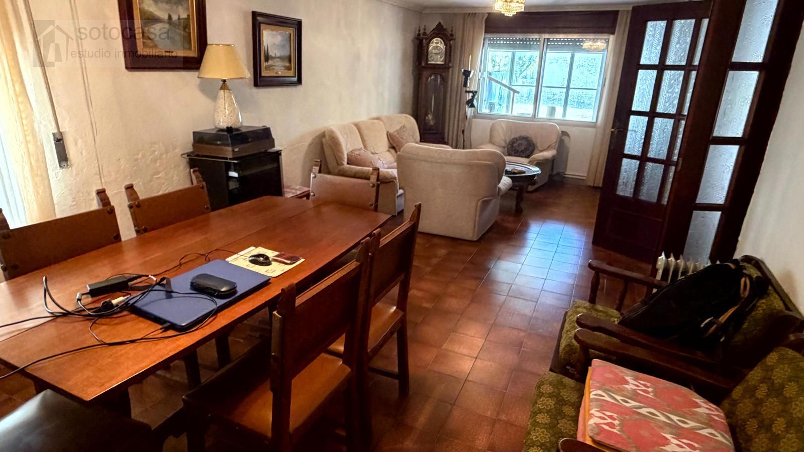 Casa de pueblo con patio de 100 metros !! 4 dormitorios. Para actualizar. - Foto 29