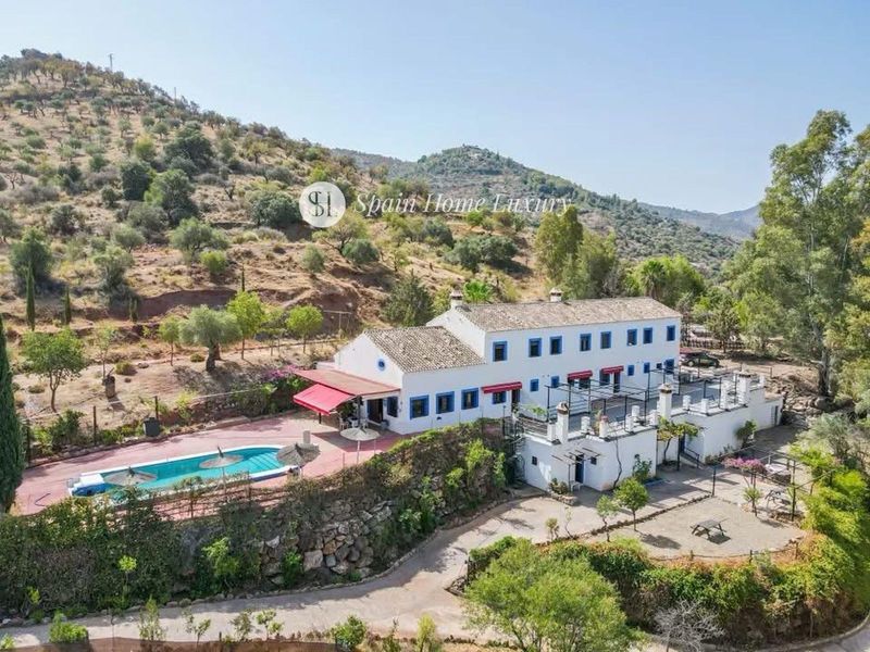 Отель на продажу Guaro, Málaga. Ref: 2378. Spain Home Luxury