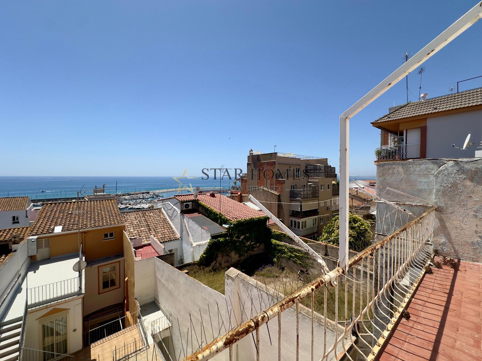 Edifícío Único à venda en El Masnou, Barcelona