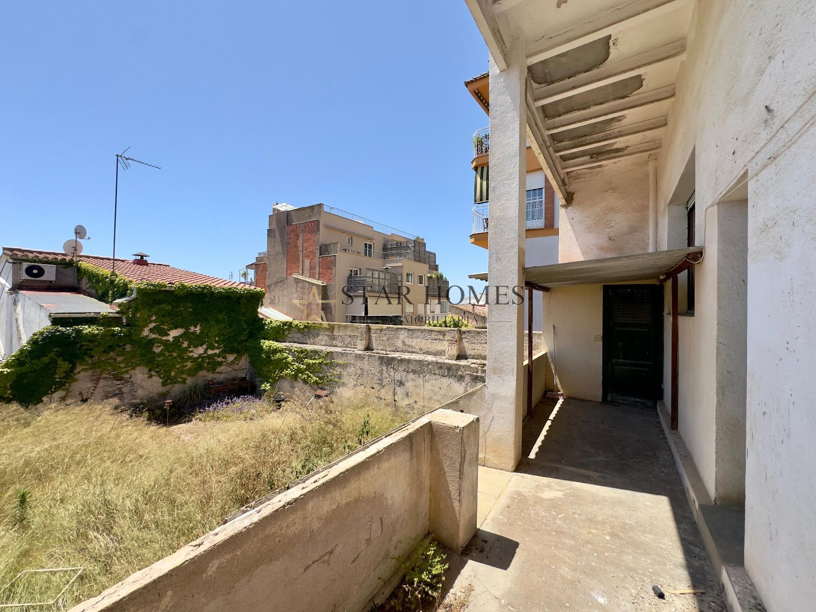 Edifícío Único à venda en El Masnou, Barcelona