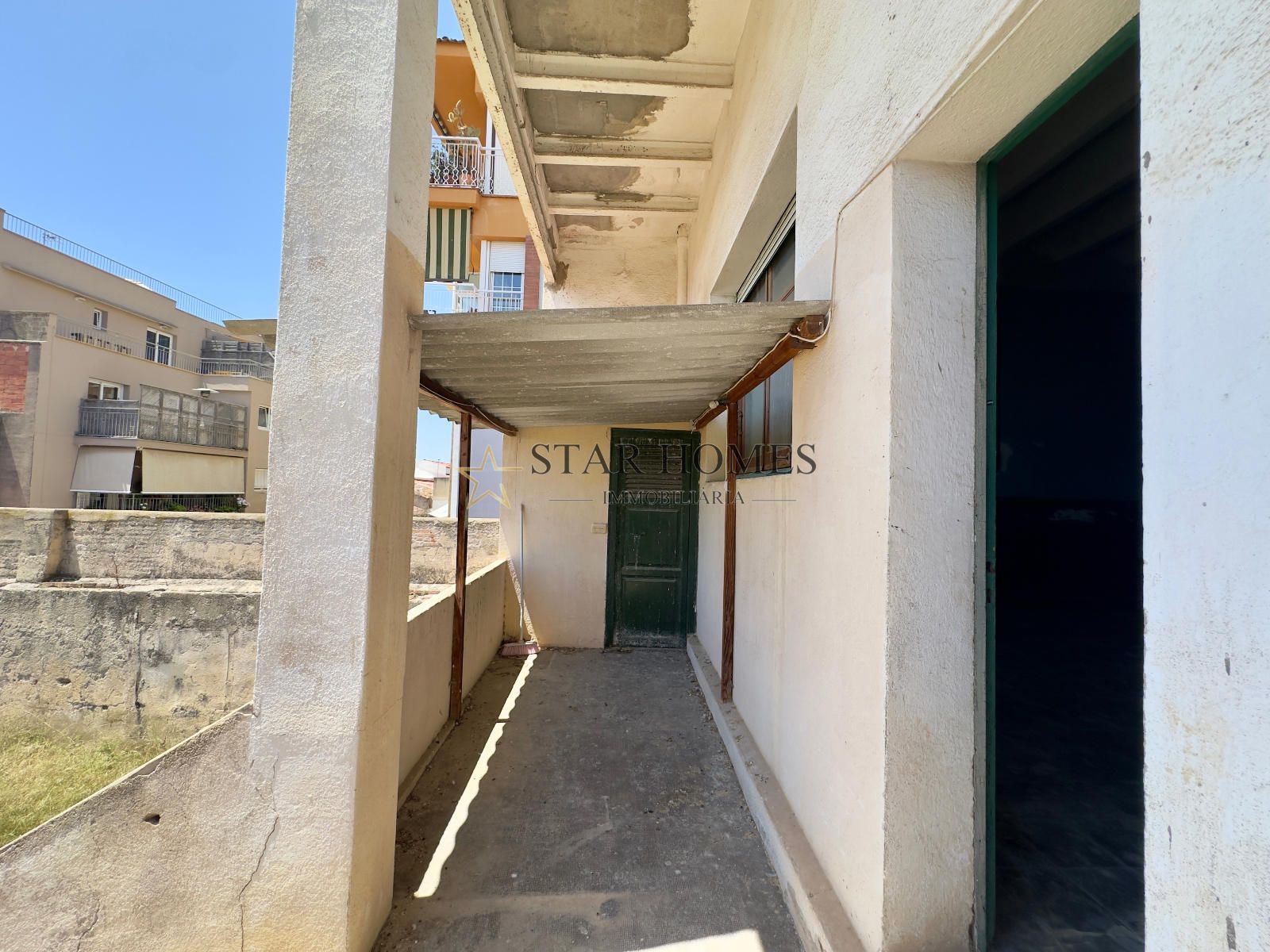 Edifícío Único à venda en El Masnou, Barcelona