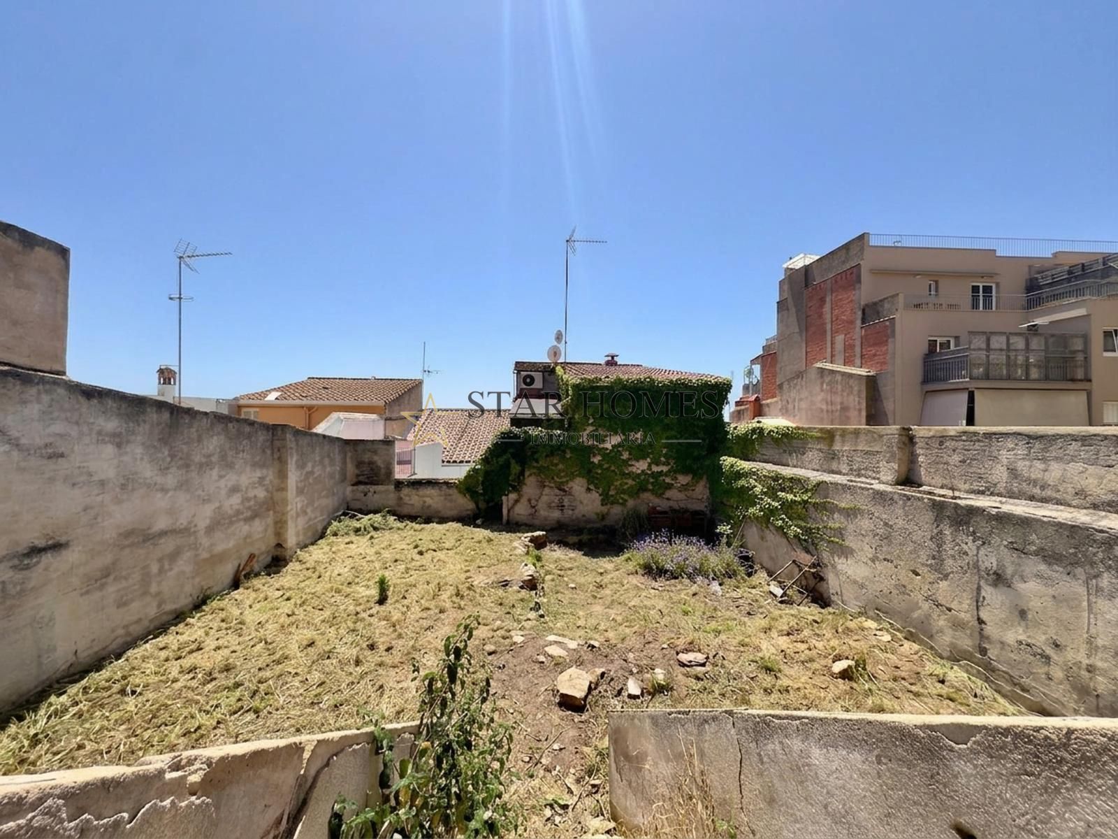 Edifícío Único à venda en El Masnou, Barcelona