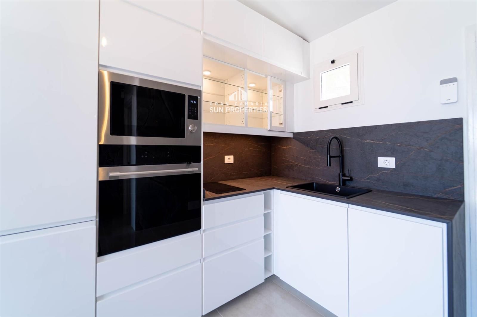 Exclusivo apartamento reformado a estrenar con vistas al mar - Foto 14