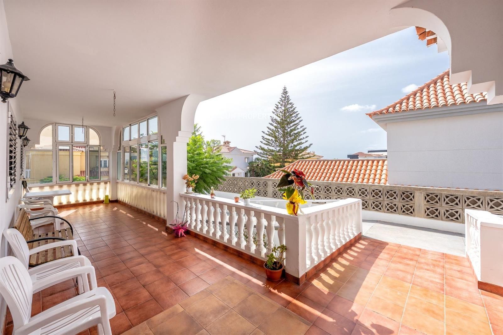 Amplio Chalet Independiente en Los Olivos, Sonnenland – Gran Parcela, Garaje Privado y Totalmente Adaptado - Foto 2
