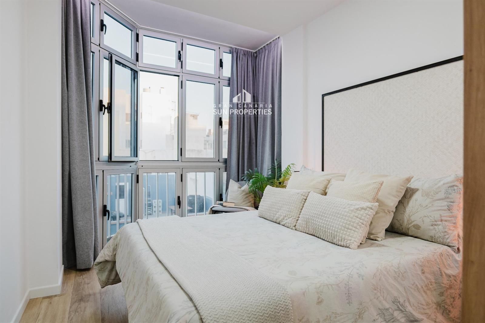 Apartamento reformado y a estrenar con salida directa a Pase de Las Canteras - listo para entrar a vivir - Foto 2