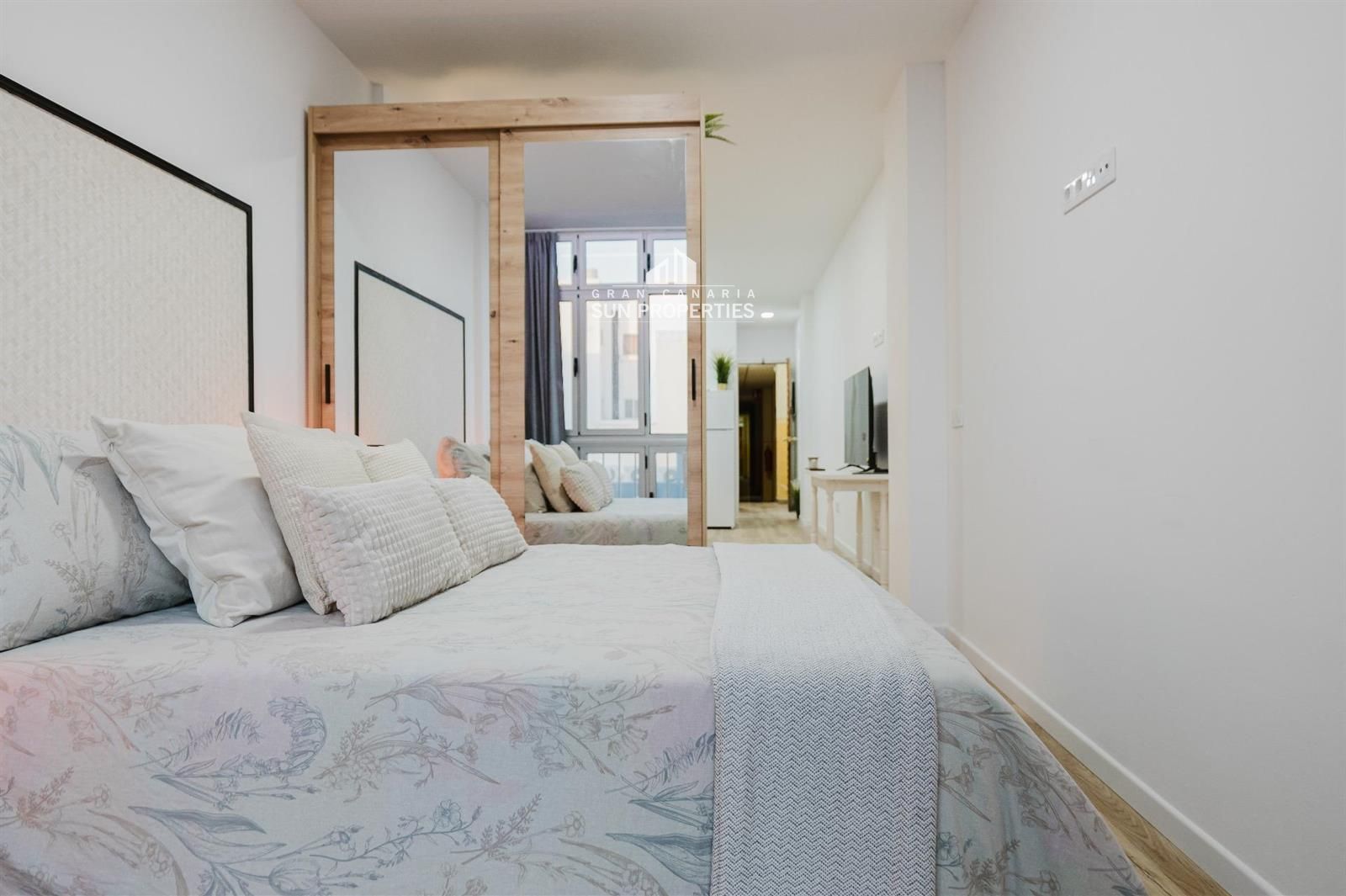Apartamento reformado y a estrenar con salida directa a Pase de Las Canteras - listo para entrar a vivir - Foto 3