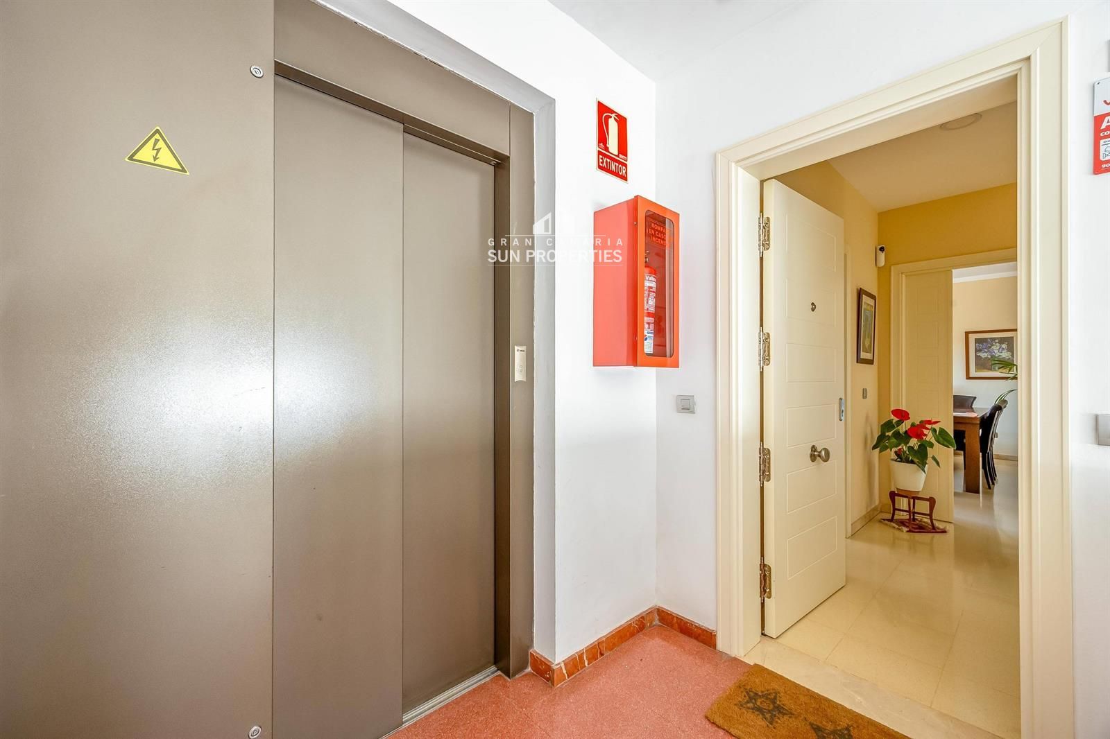 Ático de 3 dormitorios con 2 terrazas y vistas al Parque Juan Pablo II – 7 Palmas - Foto 3