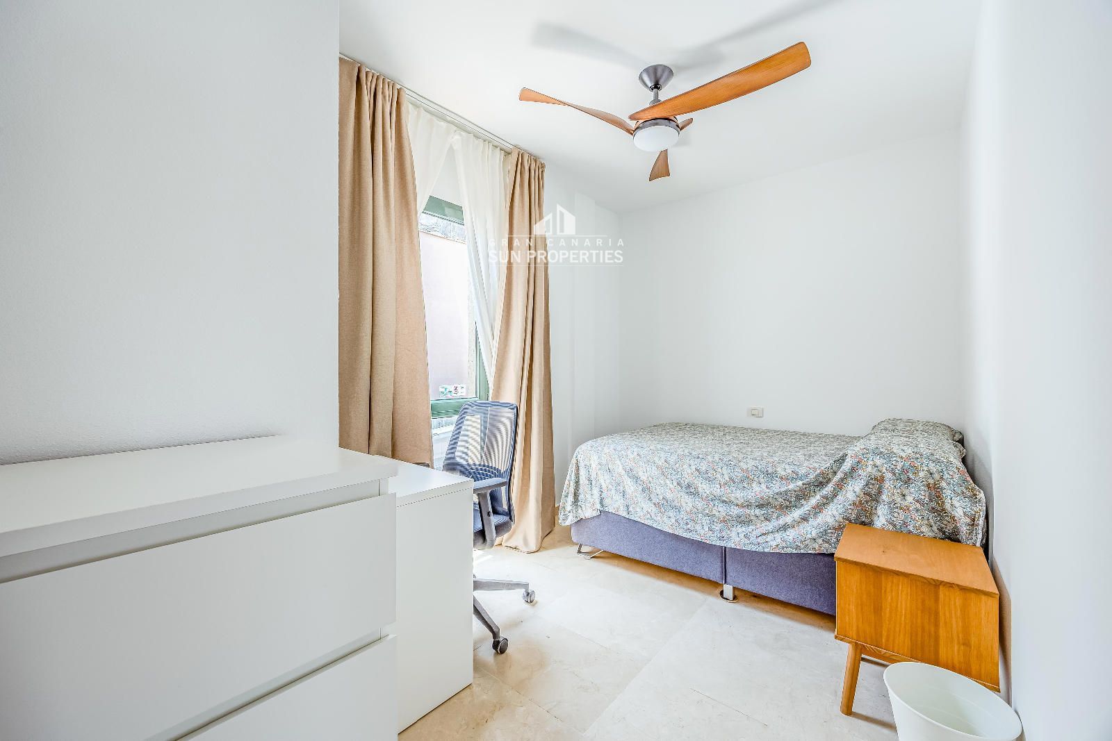Dormitorio 1 - Adosado de 3 dormitorios con terraza de 50 m² y 2 plazas de aparcamiento en Motor Grande