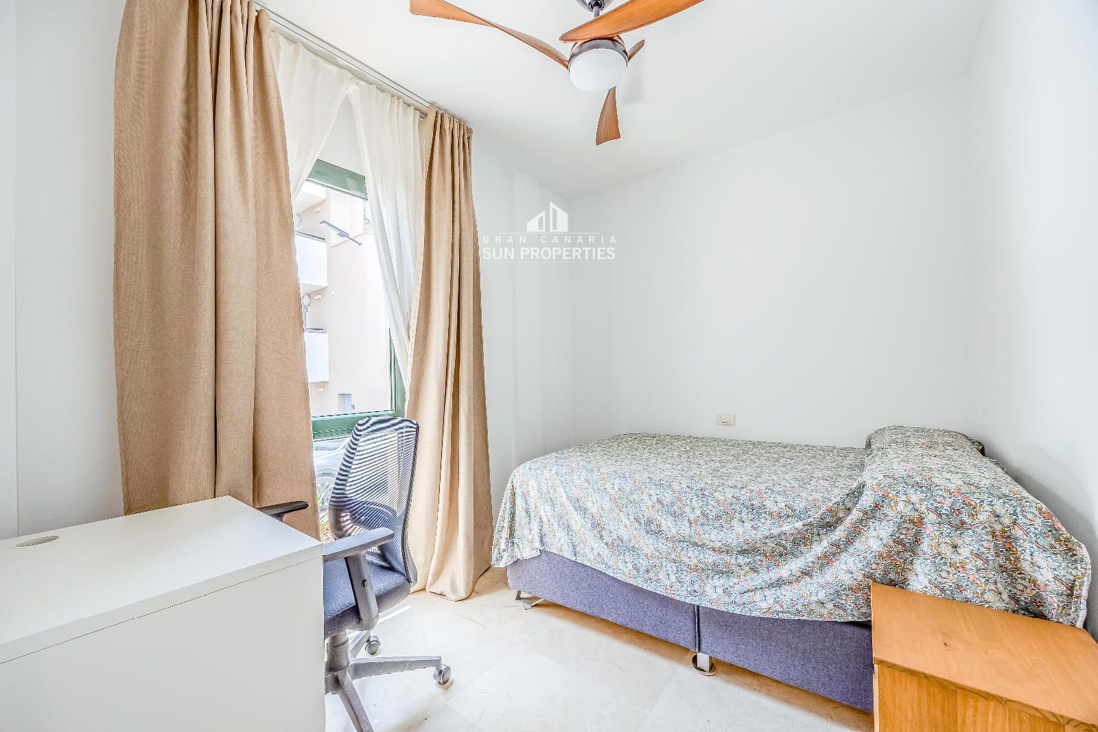 Dormitorio 1 - Adosado de 3 dormitorios con terraza de 50 m² y 2 plazas de aparcamiento en Motor Grande