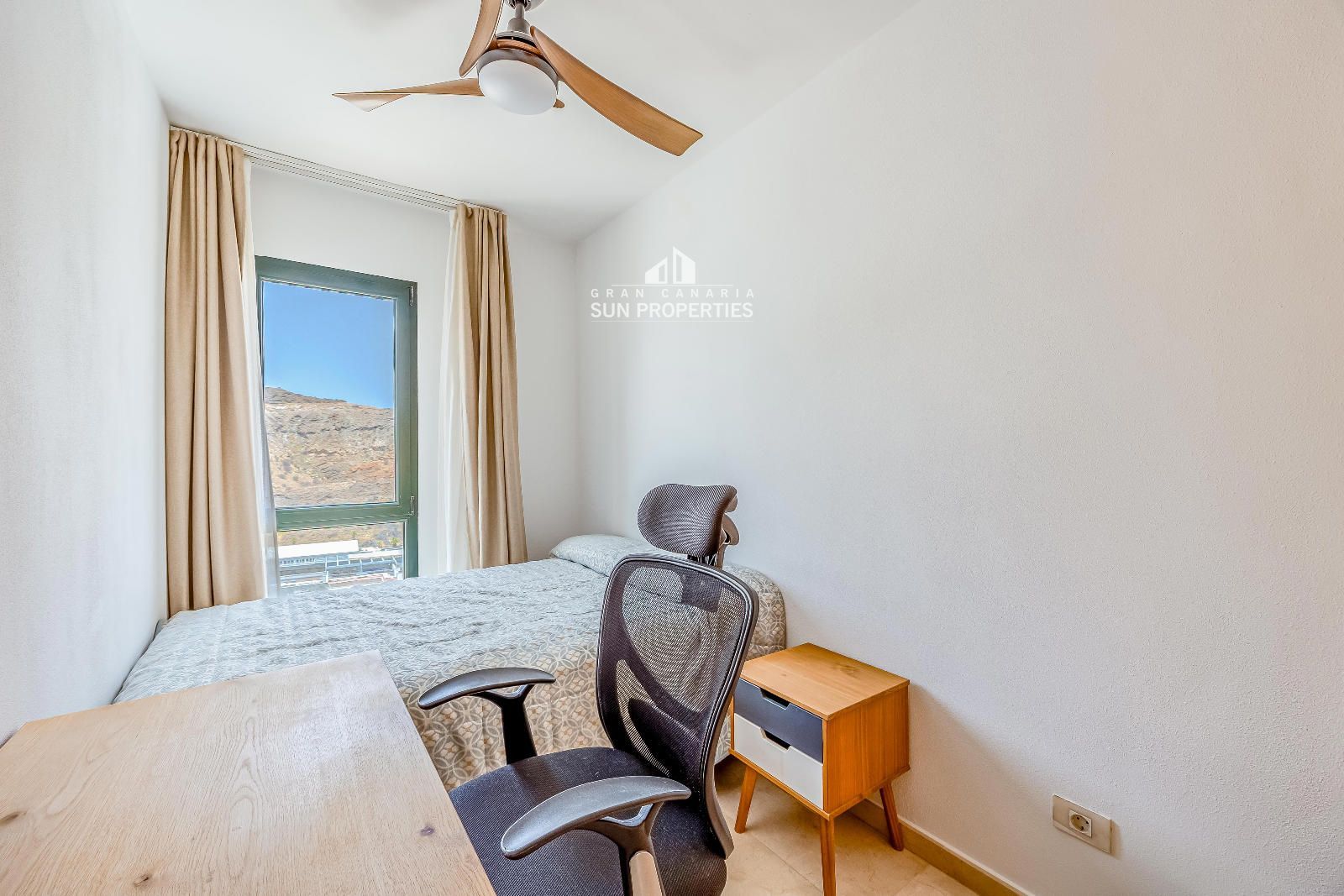 Dormitorio 2 - Adosado de 3 dormitorios con terraza de 50 m² y 2 plazas de aparcamiento en Motor Grande