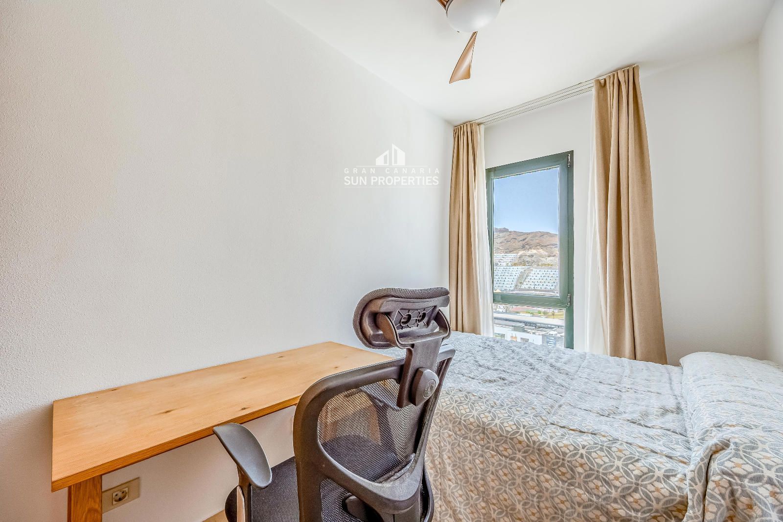 Dormitorio 2 - Adosado de 3 dormitorios con terraza de 50 m² y 2 plazas de aparcamiento en Motor Grande