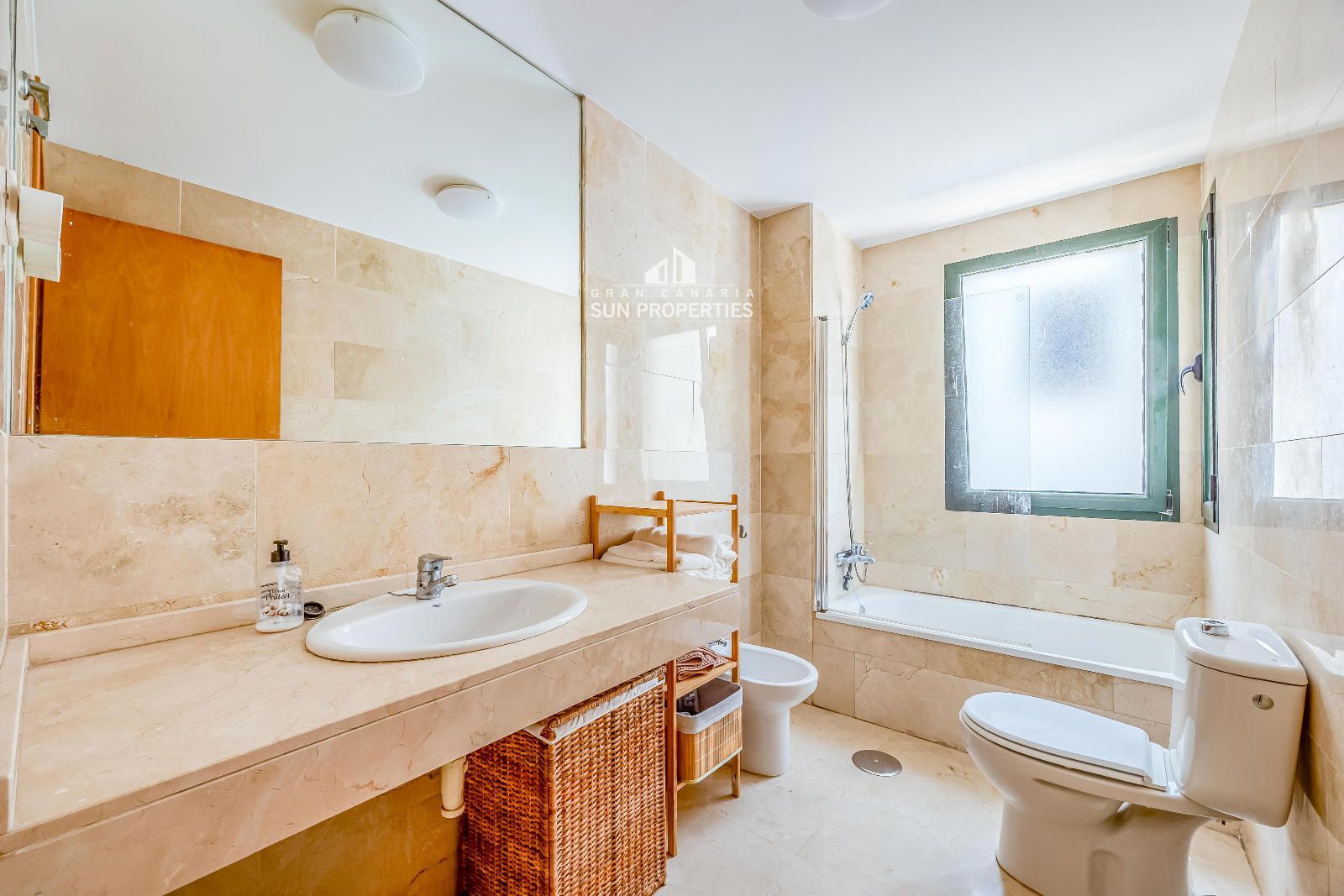 Baño - Adosado de 3 dormitorios con terraza de 50 m² y 2 plazas de aparcamiento en Motor Grande