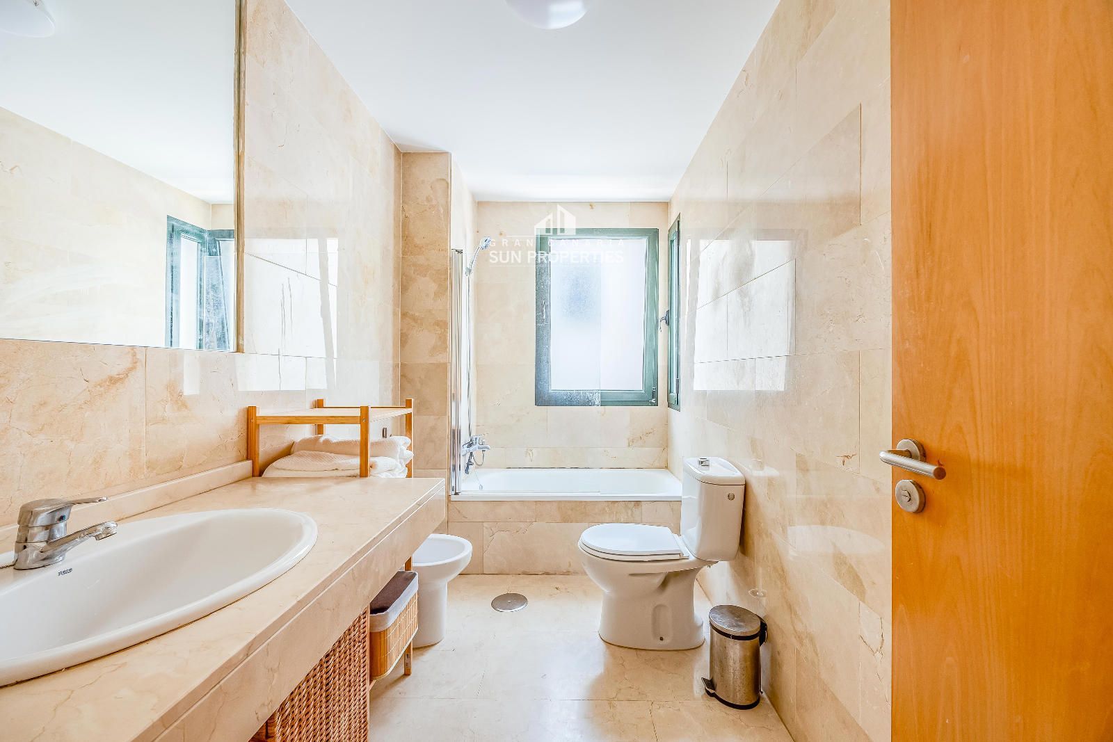 Baño - Adosado de 3 dormitorios con terraza de 50 m² y 2 plazas de aparcamiento en Motor Grande