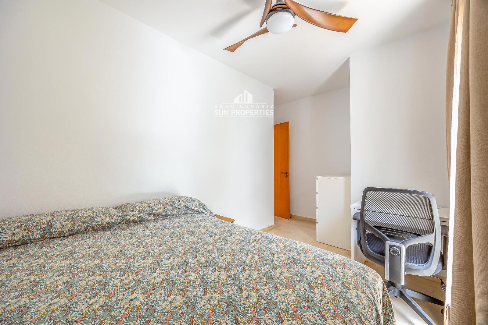 Dormitorio 1 - Adosado de 3 dormitorios con terraza de 50 m² y 2 plazas de aparcamiento en Motor Grande