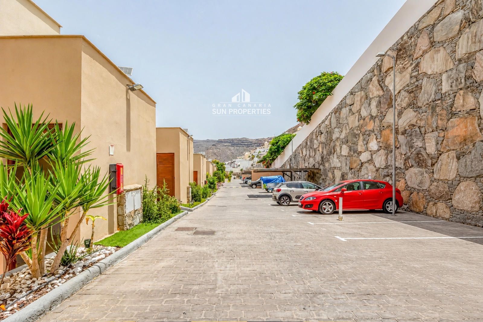 Parking - Adosado de 3 dormitorios con terraza de 50 m² y 2 plazas de aparcamiento en Motor Grande
