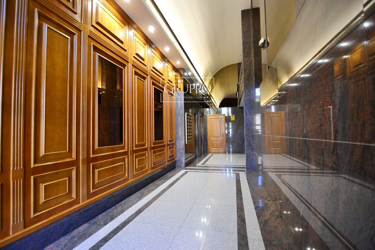 PISO AMUEBLADO DE 3 DORMITORIOS CON GARAJE EN HISPANIDAD