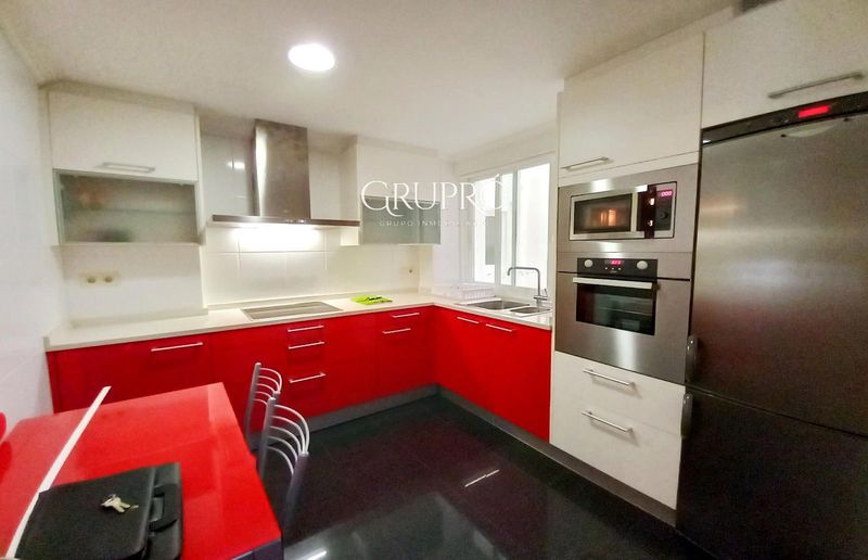 Piso en alquiler Vigo, Pontevedra. Ref: 2695. GRUPRÓ