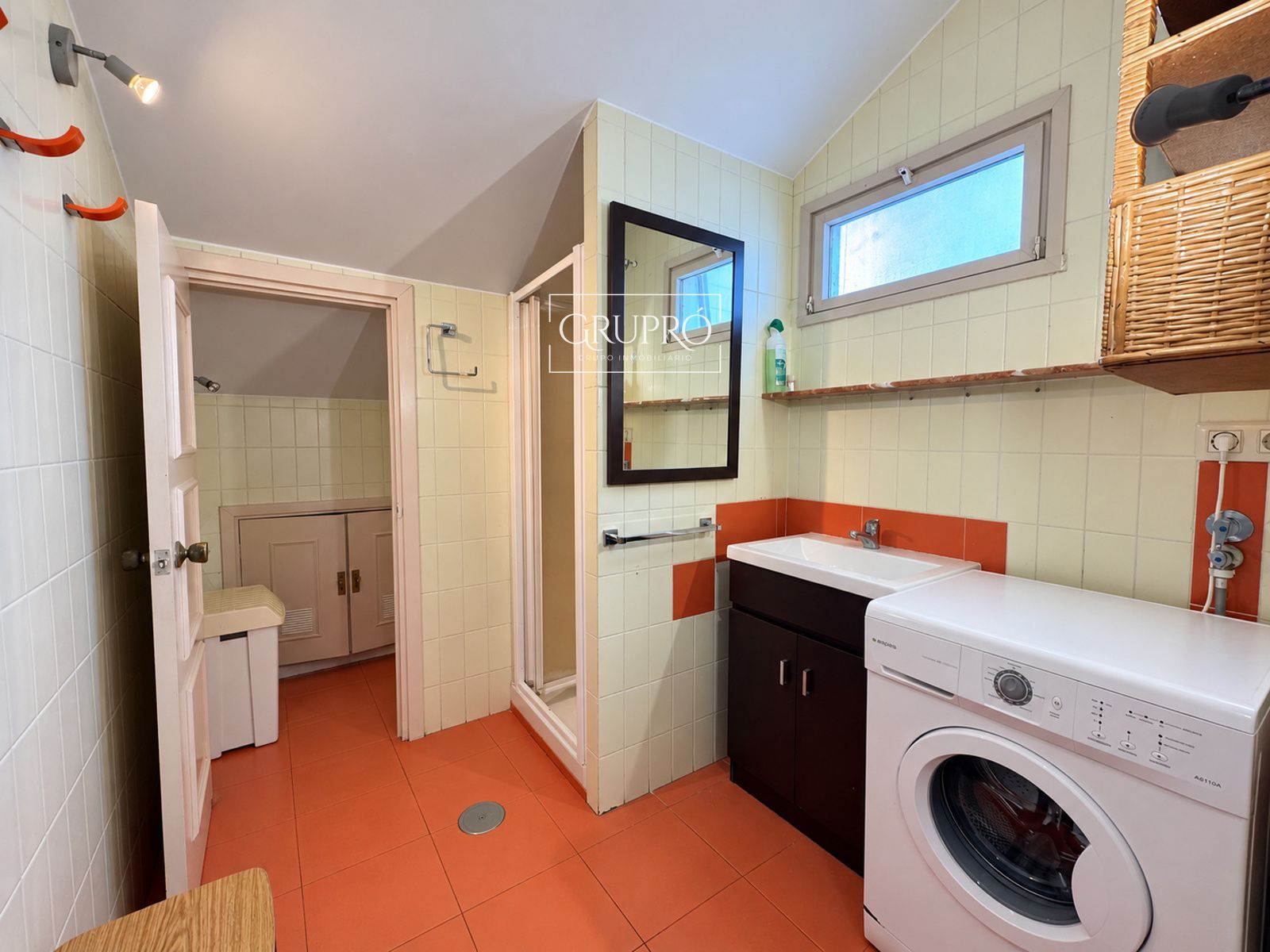 VIVIENDA CON VISTAS AL PUERTO Y UNAS POSIBILIDADES ÚNICAS EN PLENO CENTRO DE BAIONA - Foto 6