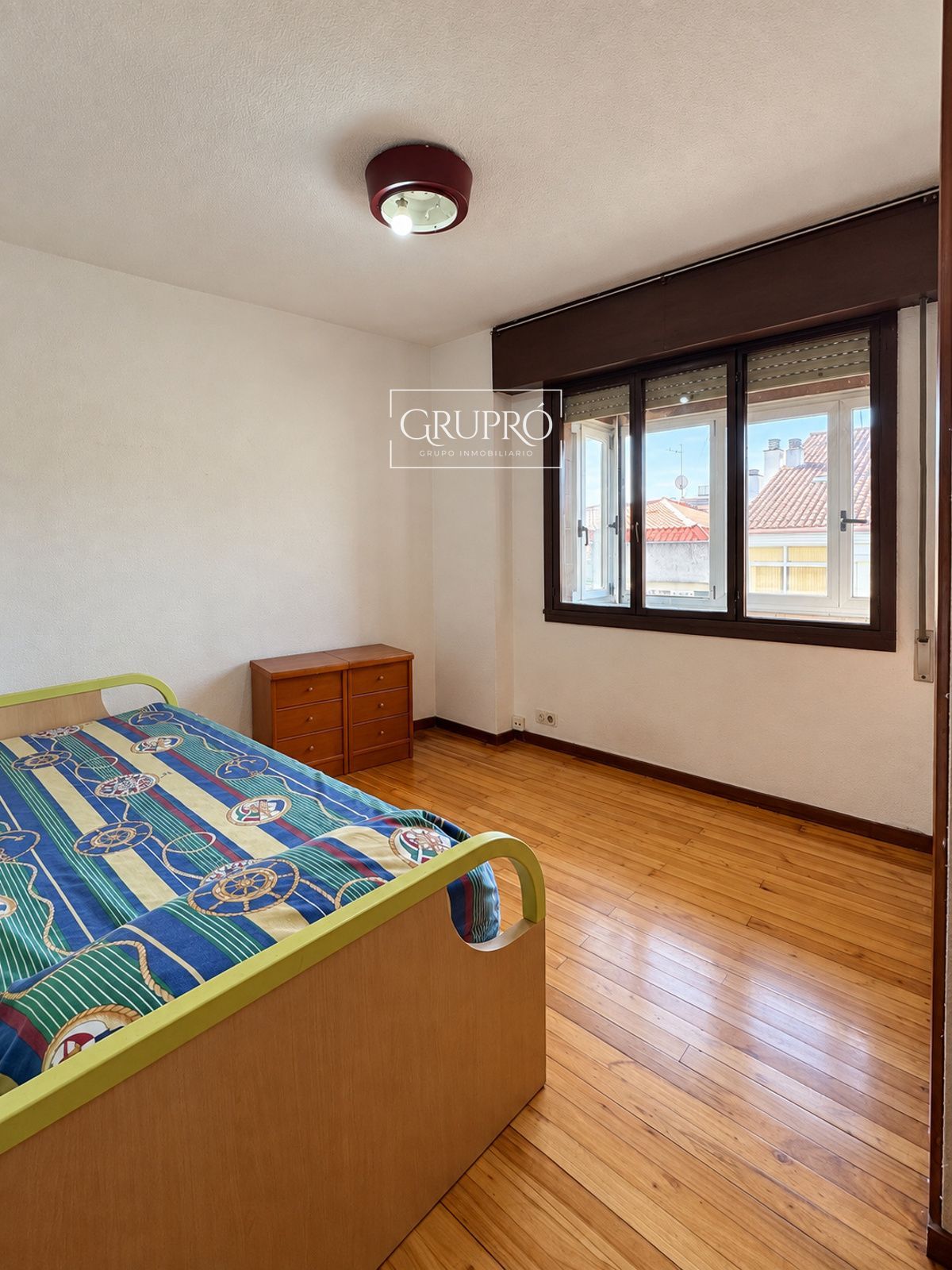 VIVIENDA CON VISTAS AL PUERTO Y UNAS POSIBILIDADES ÚNICAS EN PLENO CENTRO DE BAIONA - Foto 13