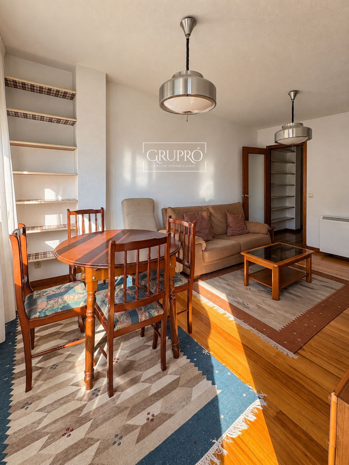 VIVIENDA CON VISTAS AL PUERTO Y UNAS POSIBILIDADES ÚNICAS EN PLENO CENTRO DE BAIONA - Foto 1