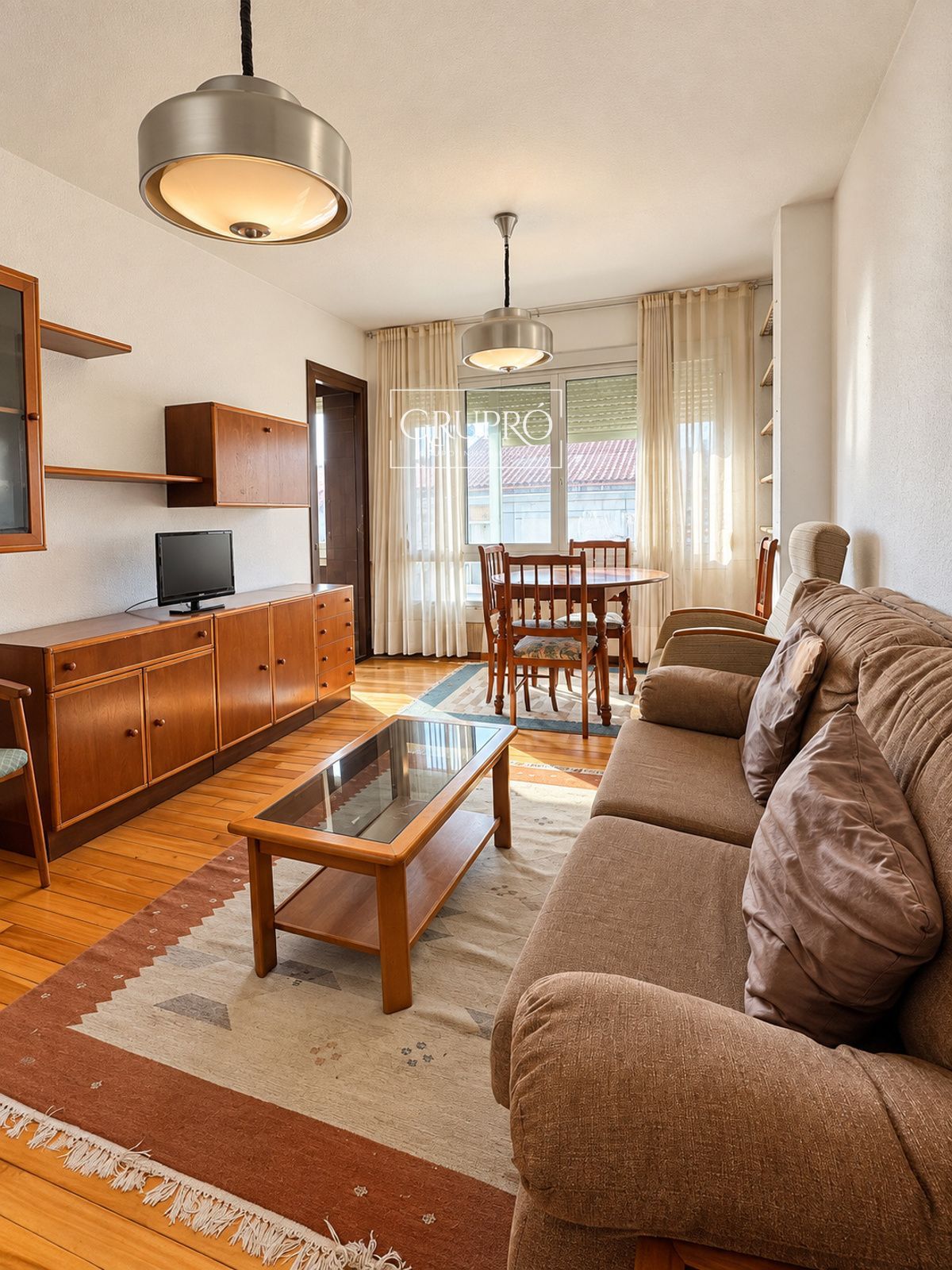 VIVIENDA CON VISTAS AL PUERTO Y UNAS POSIBILIDADES ÚNICAS EN PLENO CENTRO DE BAIONA - Foto 2