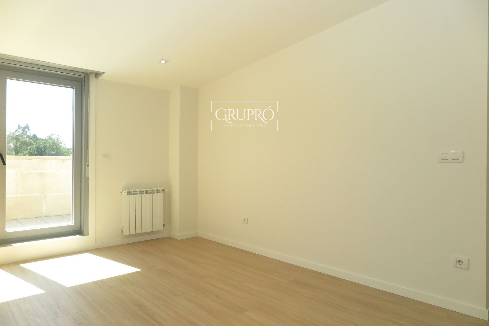 Ático de 1 dormitorio, con terraza de 14 metros cuadrados y orientación oeste (sol de tarde)