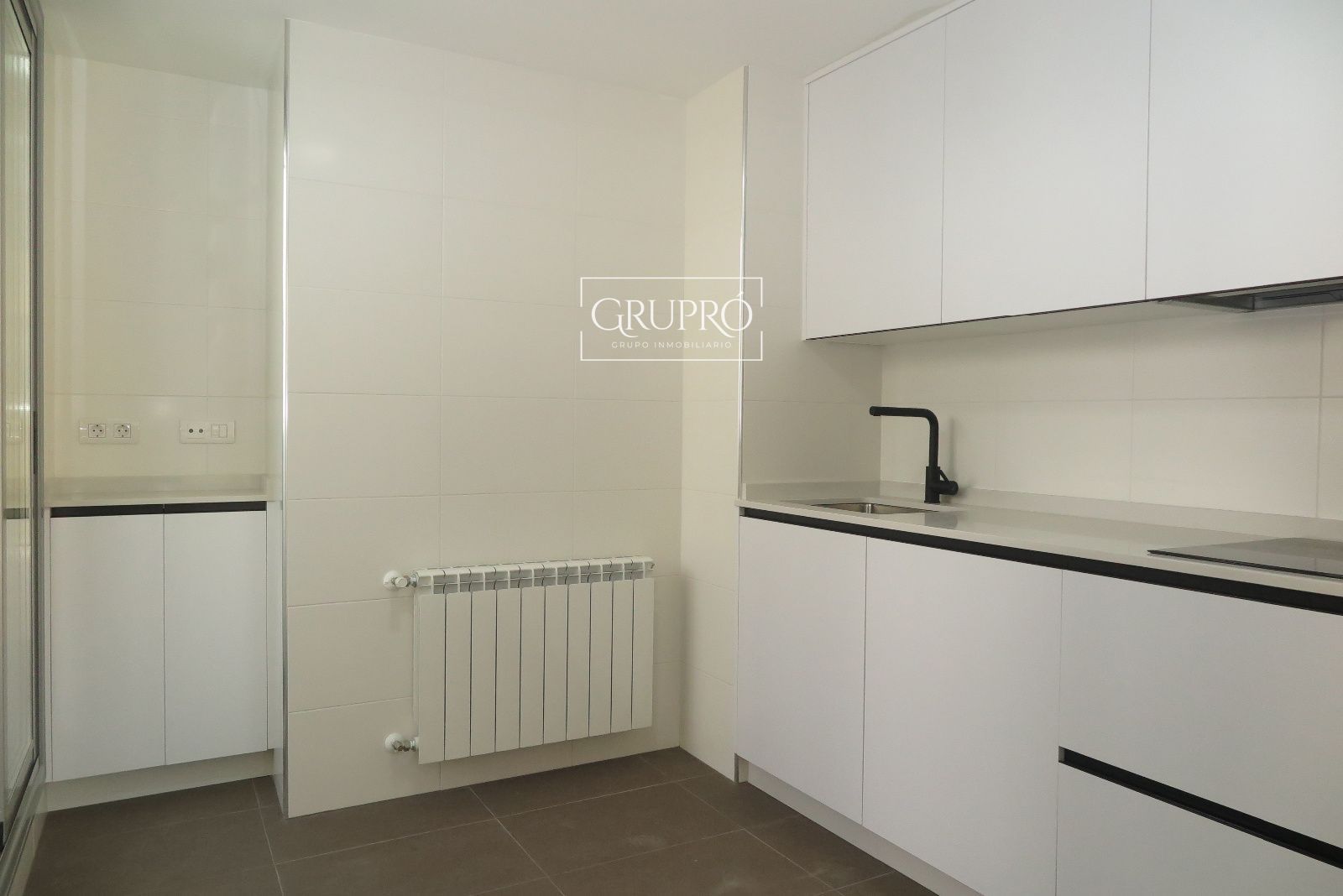 Ático de 1 dormitorio, con terraza de 14 metros cuadrados y orientación oeste (sol de tarde)