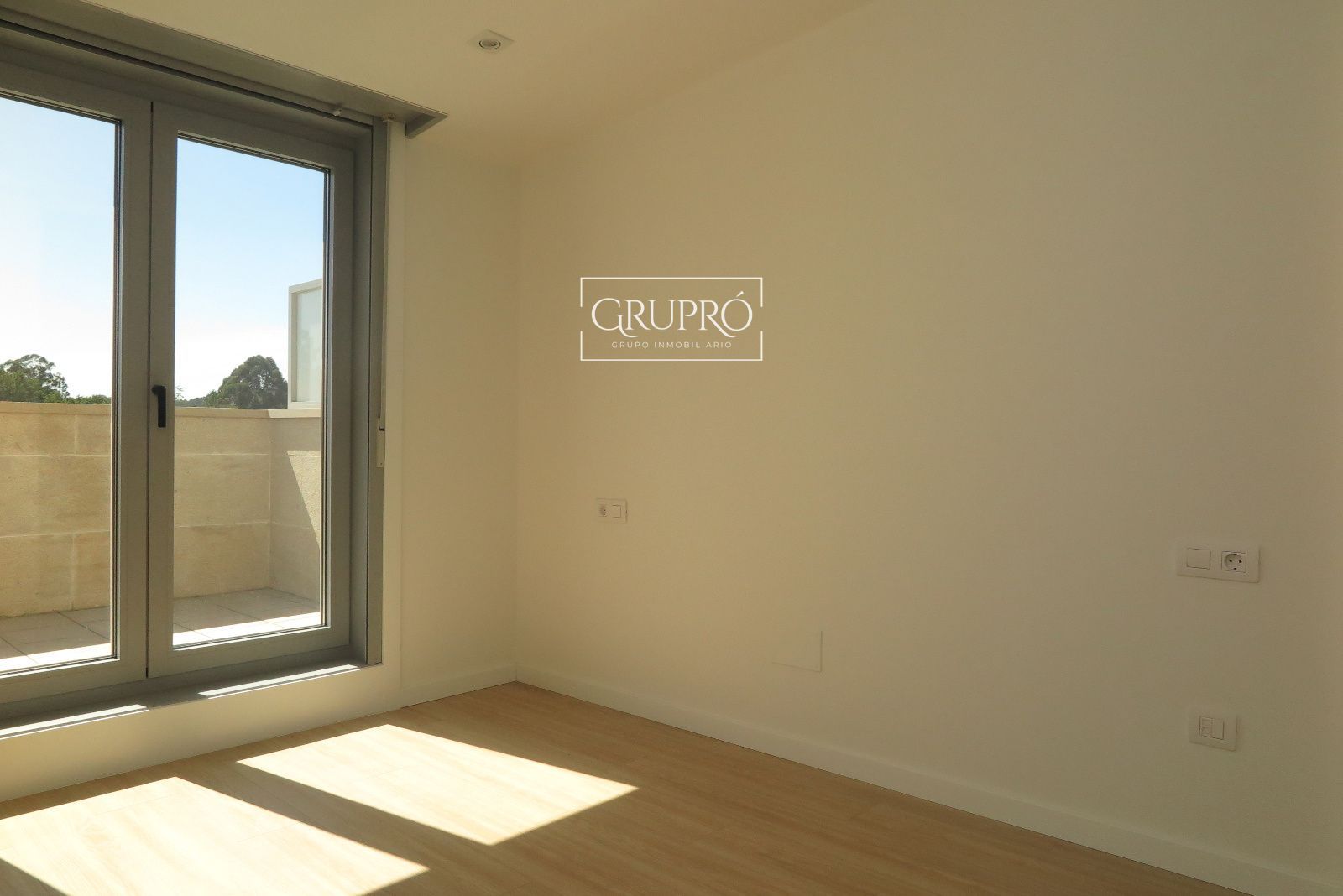 Ático de 1 dormitorio, con terraza de 14 metros cuadrados y orientación oeste (sol de tarde)