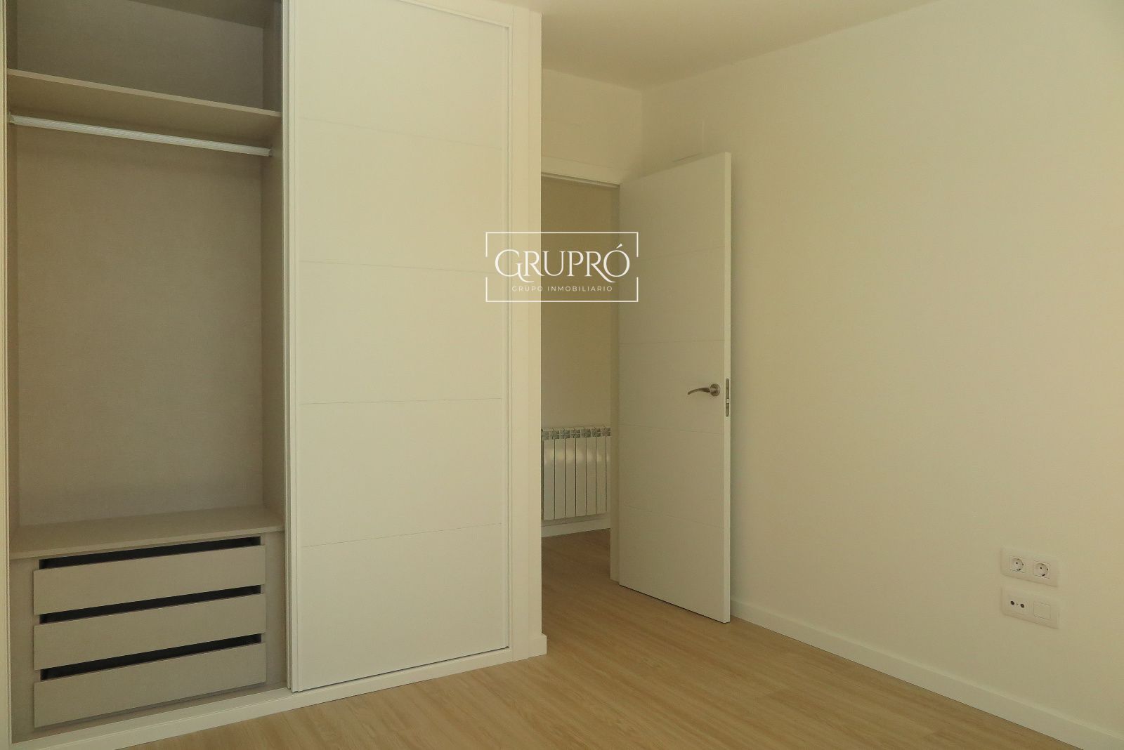 Ático de 1 dormitorio, con terraza de 14 metros cuadrados y orientación oeste (sol de tarde)
