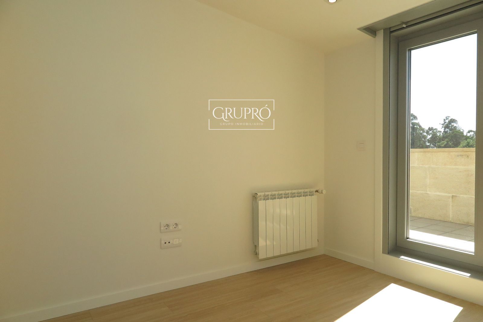 Ático de 1 dormitorio, con terraza de 14 metros cuadrados y orientación oeste (sol de tarde)