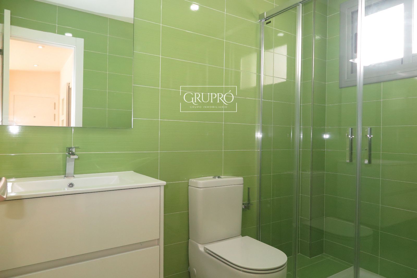 Ático de 1 dormitorio, con terraza de 14 metros cuadrados y orientación oeste (sol de tarde)