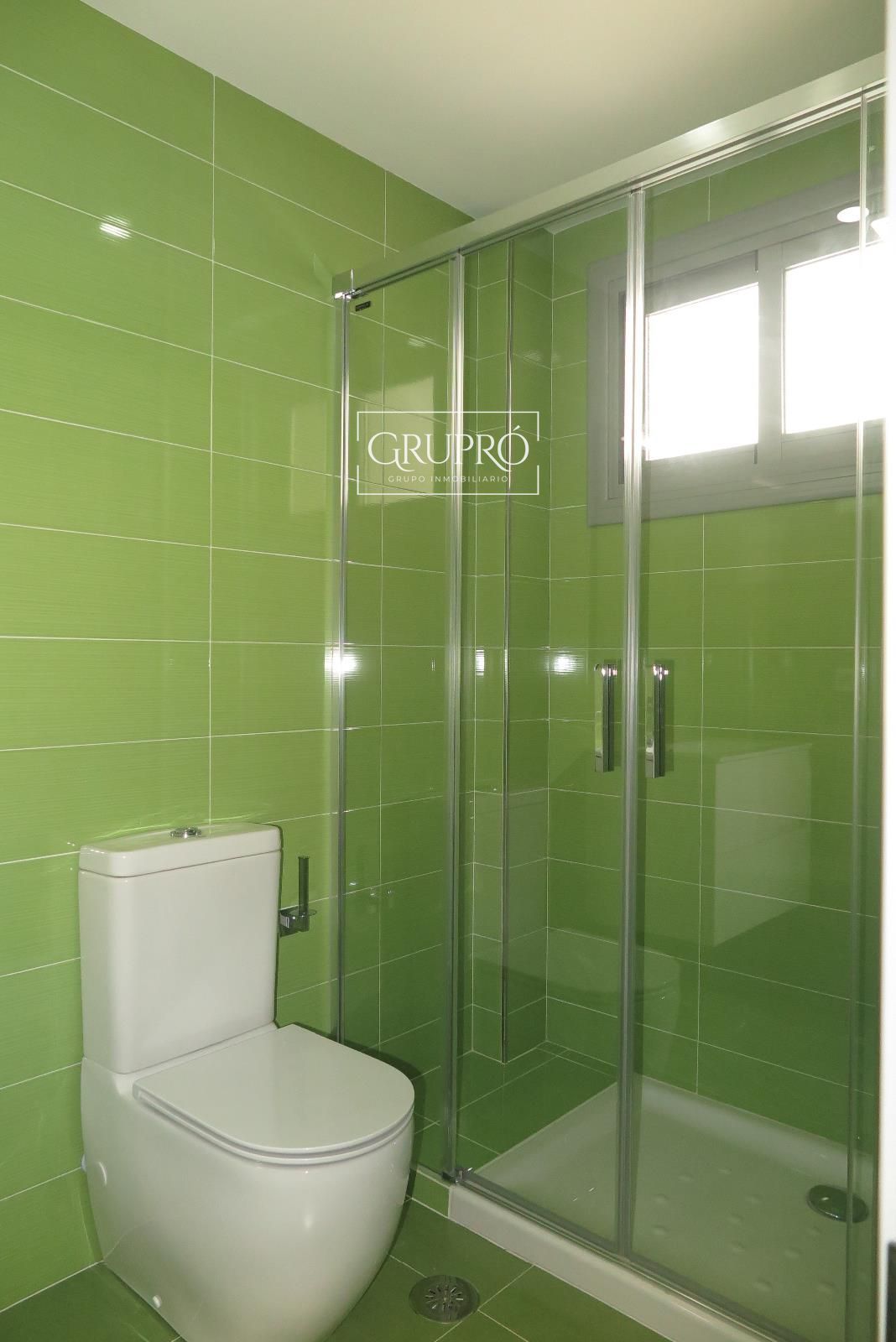 Ático de 1 dormitorio, con terraza de 14 metros cuadrados y orientación oeste (sol de tarde)