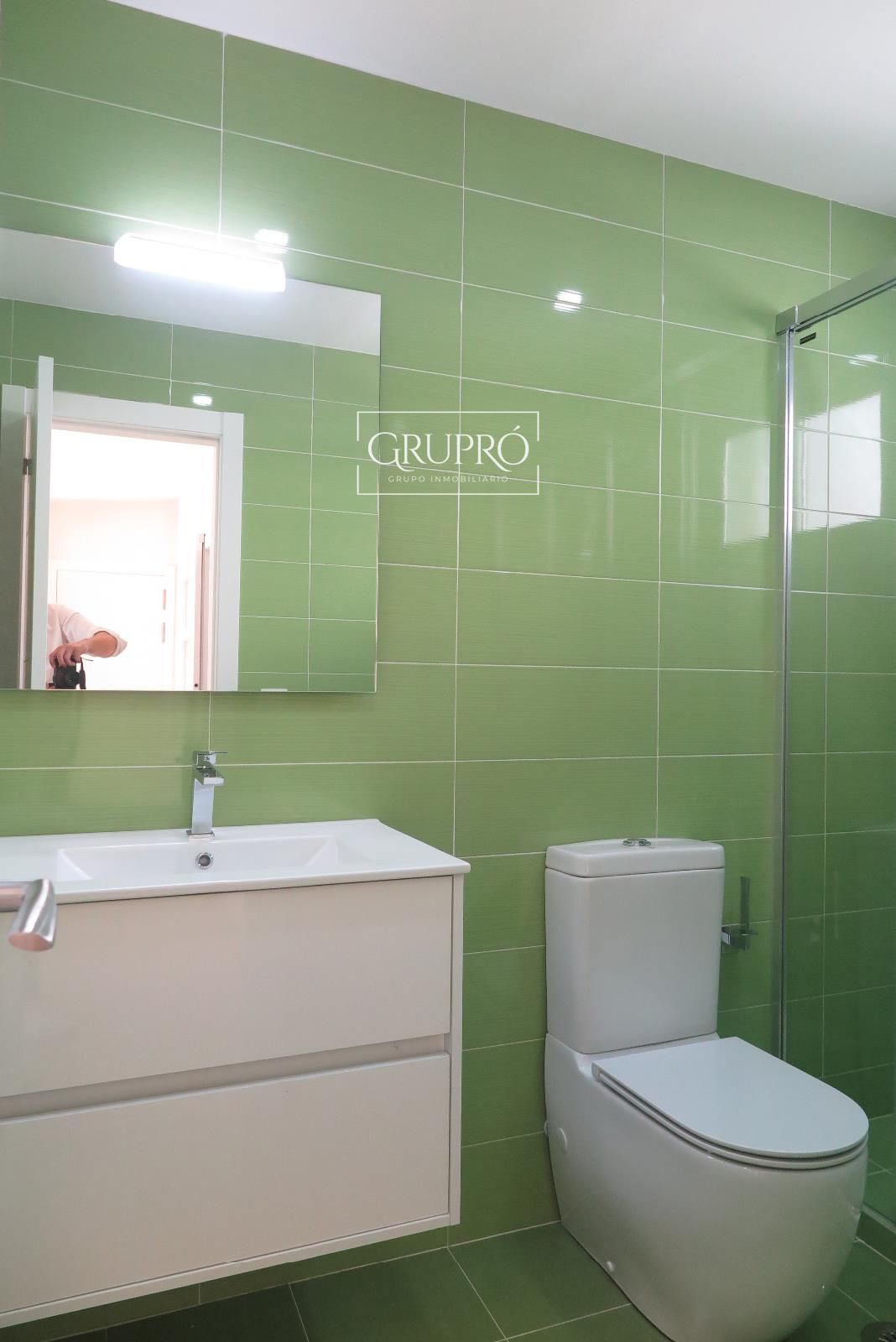 Ático de 1 dormitorio, con terraza de 14 metros cuadrados y orientación oeste (sol de tarde)